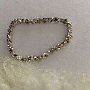 Vintage Signed Avon NR Silver Tone Rhinestone Tennis Bracelet 7"
